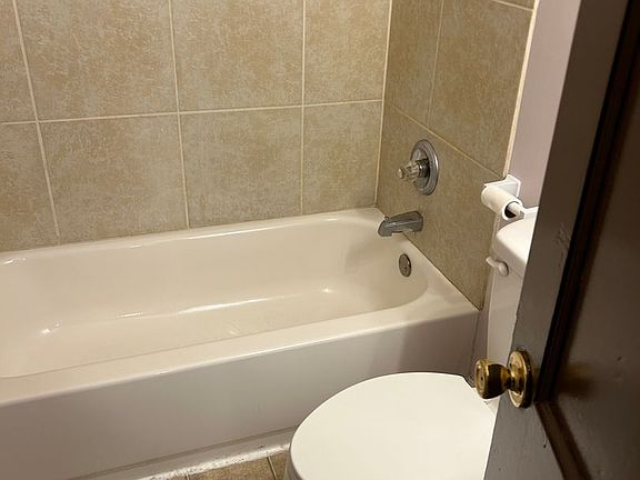 5th image of 1608 Emerald St