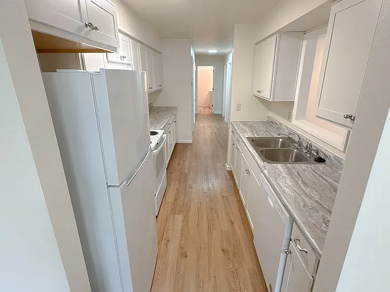 4195 Bristol Court — Photo 6