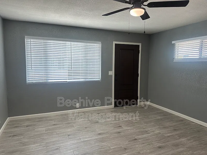2 bed, 1.0 bath, 990 sqft, $1,399 — Photo 3