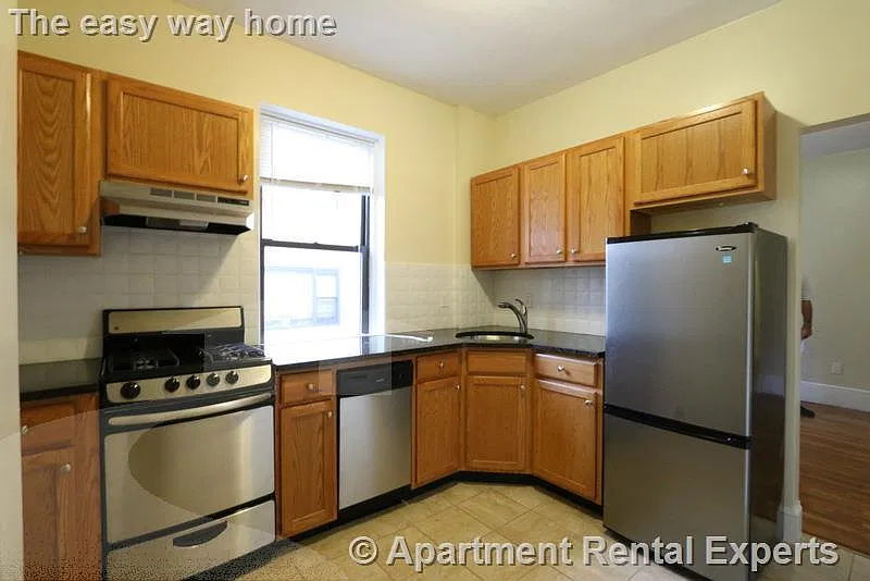 1 bed, 425 sqft, $2,700 — Photo 2