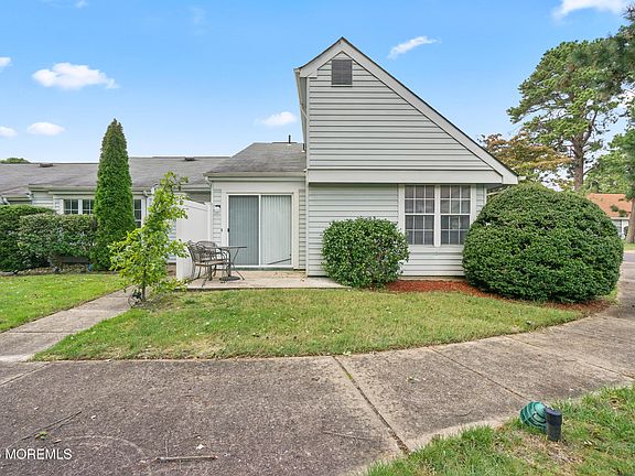 2nd image of 439H Chesterfield Court