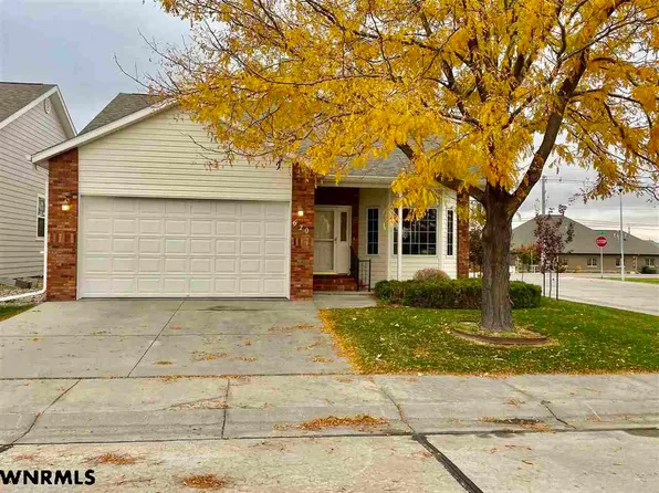 620 Sandstone Cir, Scottsbluff, NE 69361