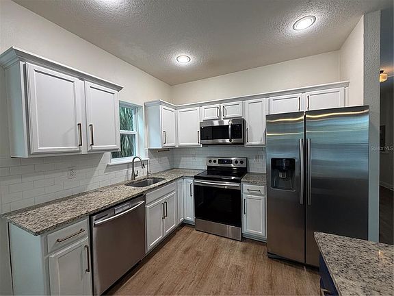 4th image of 1736 W Walnut St