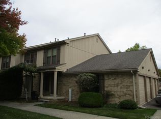 31639 Green Meadow Ln, Warren, MI 48093