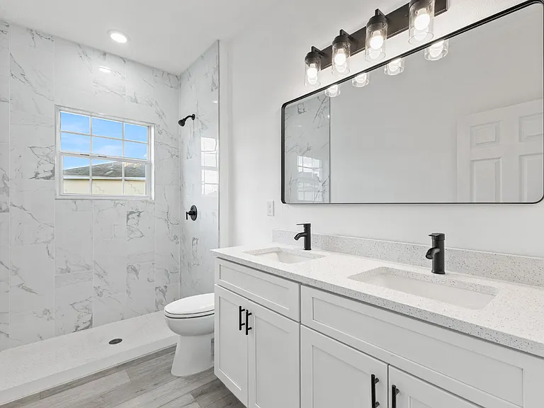 716 Desmoines Dr — Photo 32
