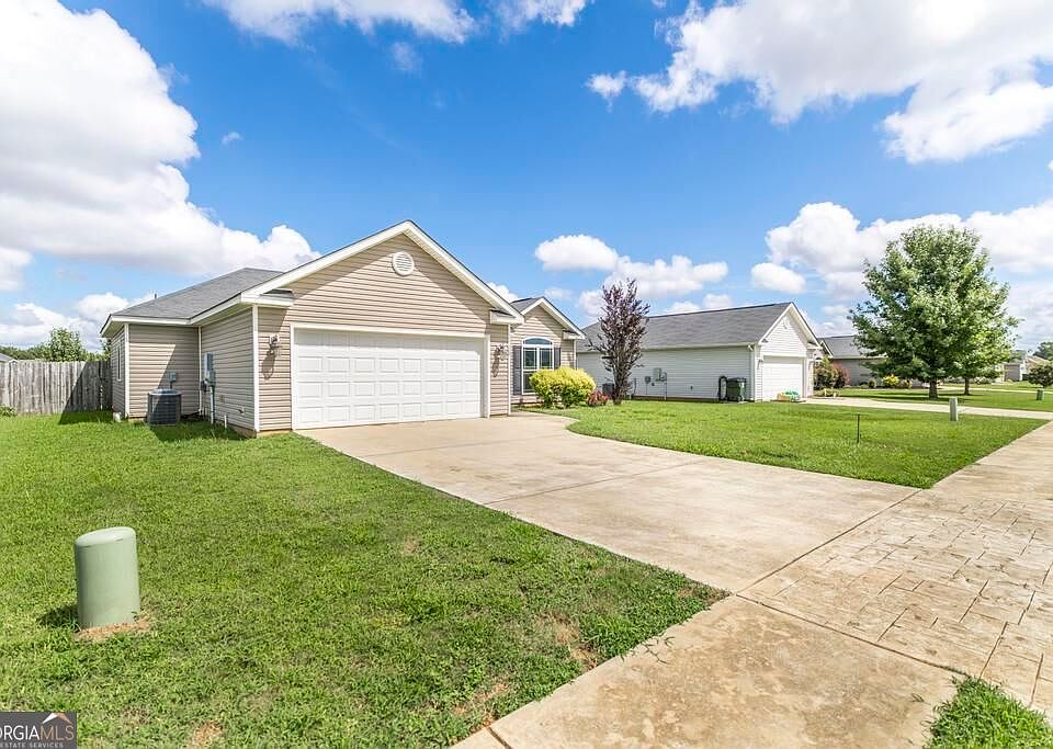 1st image of 120 Raymond Cir