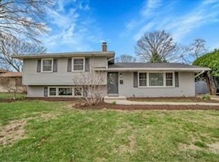 871 Lilac Ln, Naperville, IL