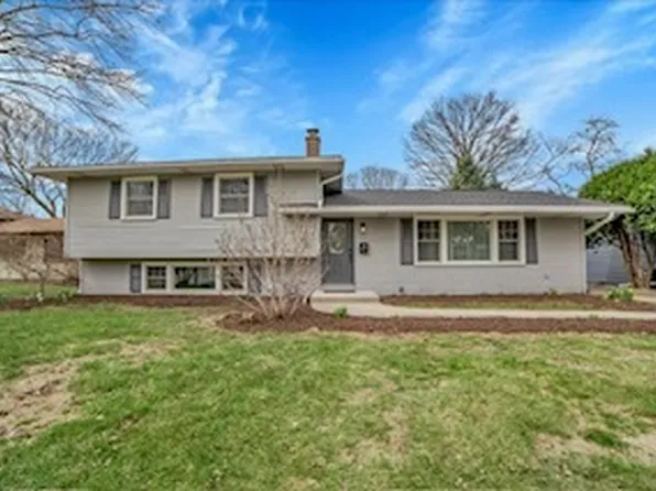 871 Lilac Ln, Naperville, IL 60540