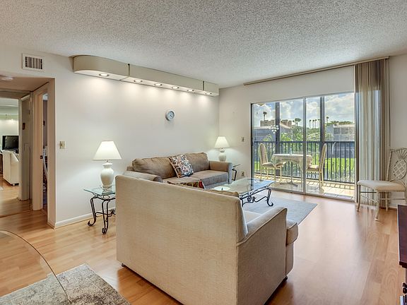 3rd image of 6585 Kensington Ln APT 401