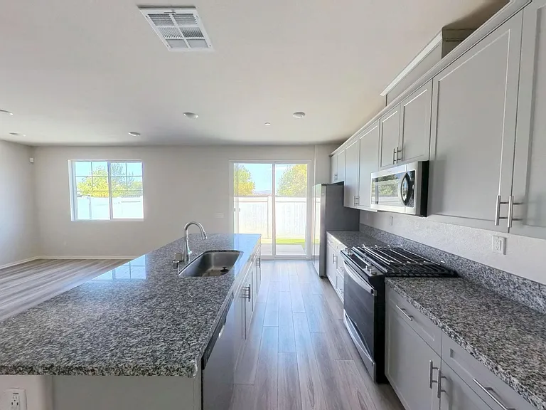 40186 Birchfield Dr #170 — Photo 2