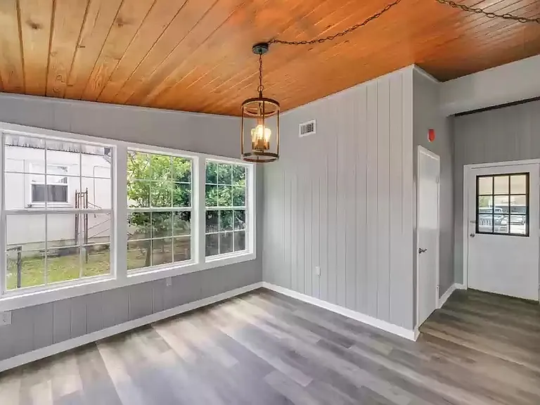 360 Chicago Ave — Photo 19