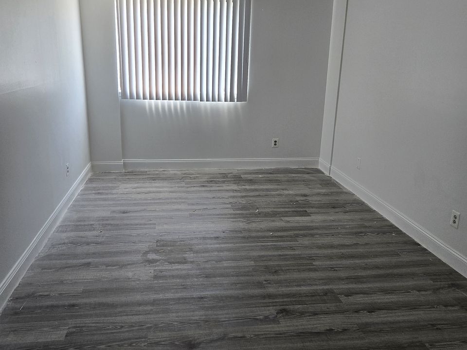 1st image of 7528 E Roosevelt Blvd #2