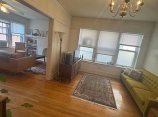 Lovely and Very Large Ravenswood Manor 1 BR, Chicago, IL 60625
