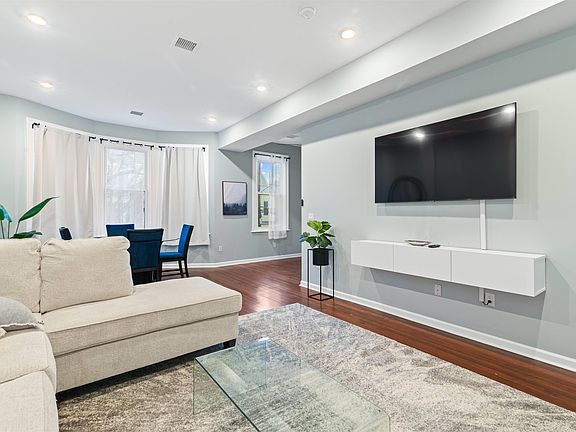 2nd image of 29 Cooper Pl APT 2