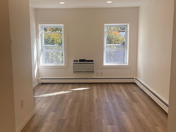 4th image of 107 Main St #B