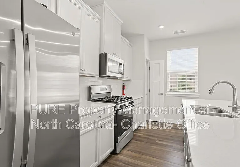 2140 Autumn Cyprus Ave — Photo 9