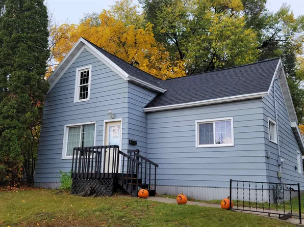 1119 State St, Marinette, WI 54143