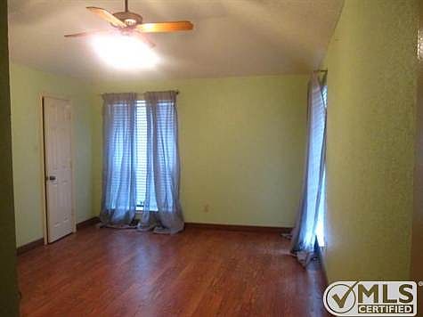 5th image of 576 Parkway Blvd
