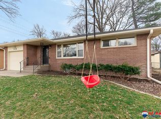 2120 N 61st St, Lincoln, NE 68505