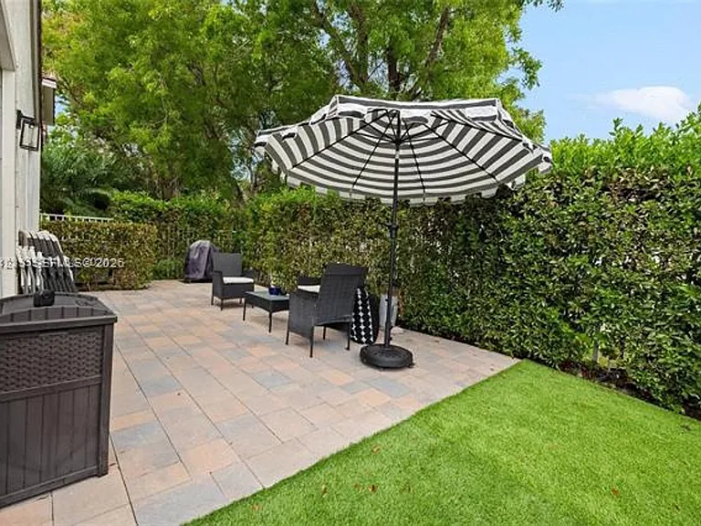 18755 SW 27th Ct #Townhouse 18755 — Photo 20