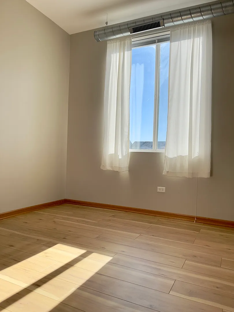 3 bed, 1849 sqft, $2,300 — Photo 3
