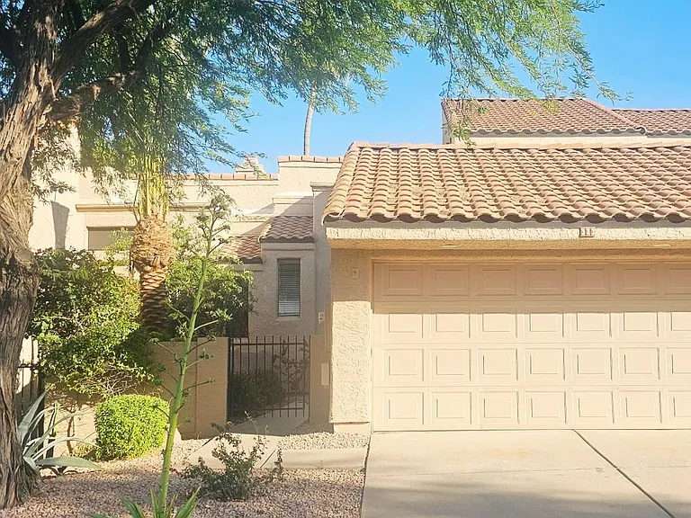 333 E Lilac Dr — Photo 1
