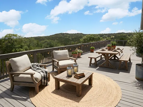 693 Snake, Pipe Creek, TX 78063