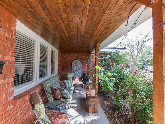 2nd image of 1110 La Paloma St