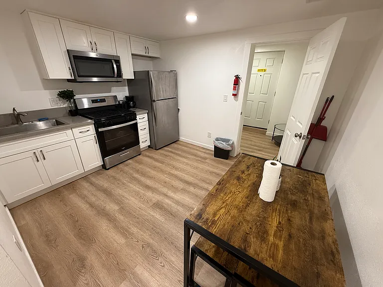 306 E 4th St #306B — Photo 1