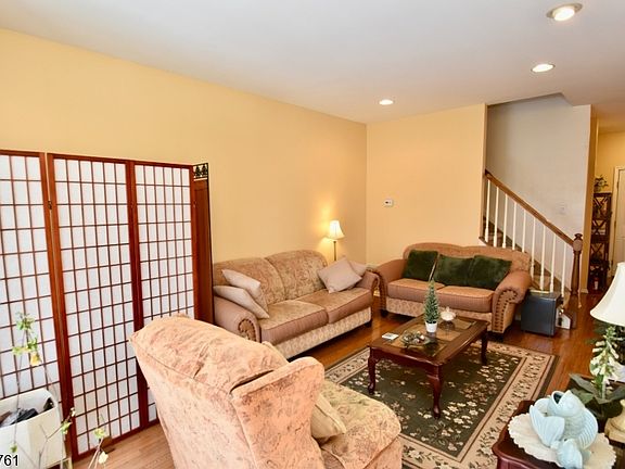 4th image of 263 Ridge Dr