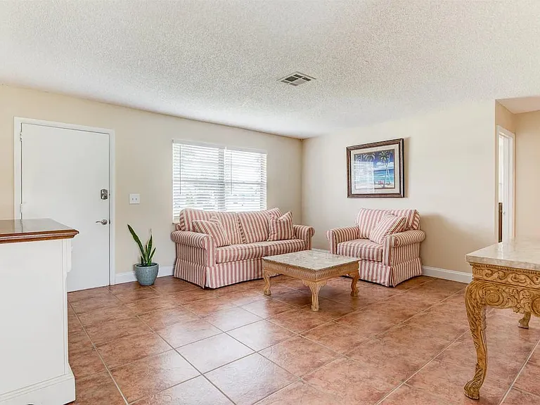 774 NW Floresta Dr — Photo 15