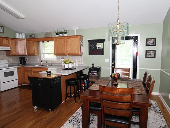 4th image of 4849 Holiday Villa Dr