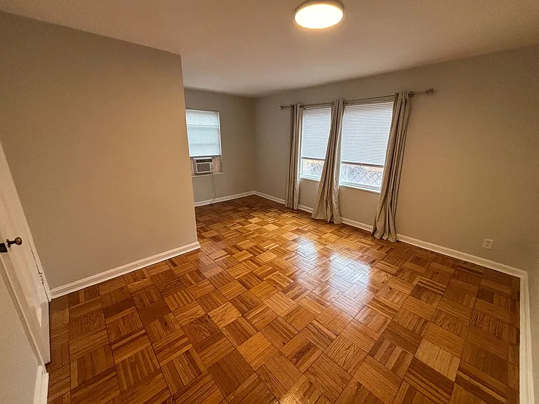 2521 Hackberry - Updated 1 Bedrooms Apts. in E Walnut Hills — Photo 18