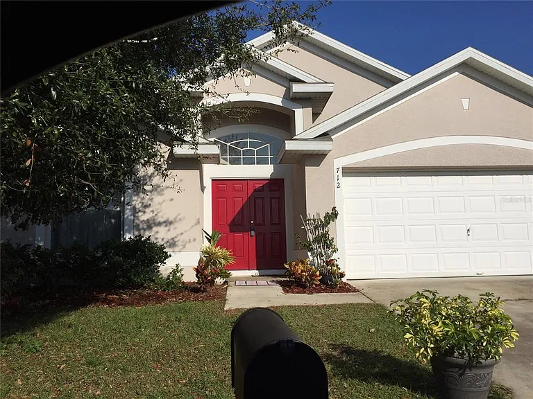 712 Brayton Ln — Photo 15