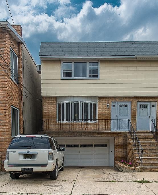 Front view, Parking Space & Garage