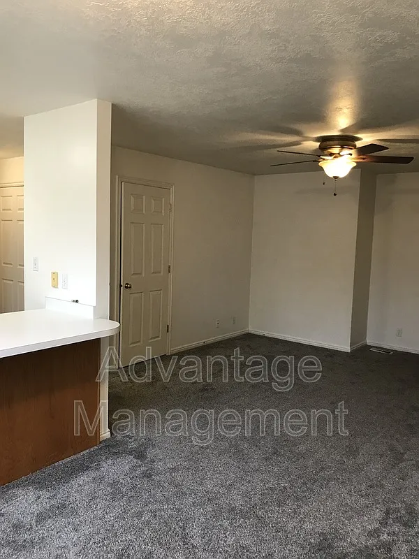 2 bed, 2.0 bath, 1000 sqft, $1,295 — Photo 3