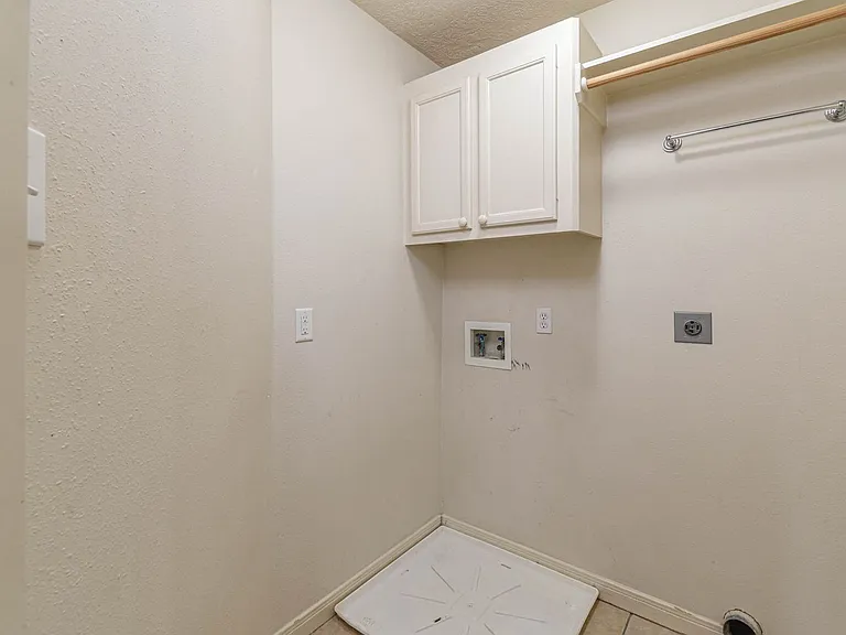 213 Foster St — Photo 14