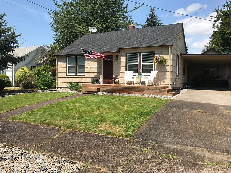 2404 E 9th St — Photo 3