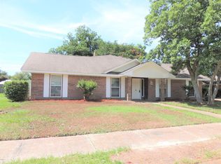2 Palmer Pl, Gulfport, MS 39507