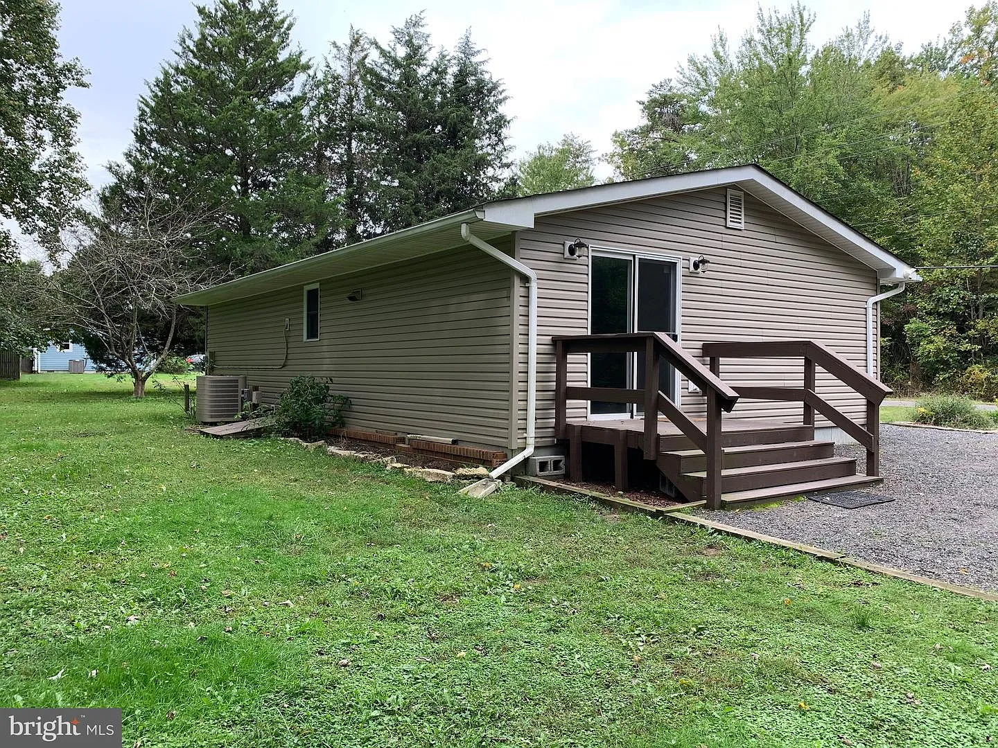 3 bed, 1050 sqft, $1,900 — Photo 2