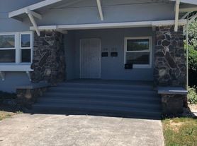104 10th Street, 104 10th St.