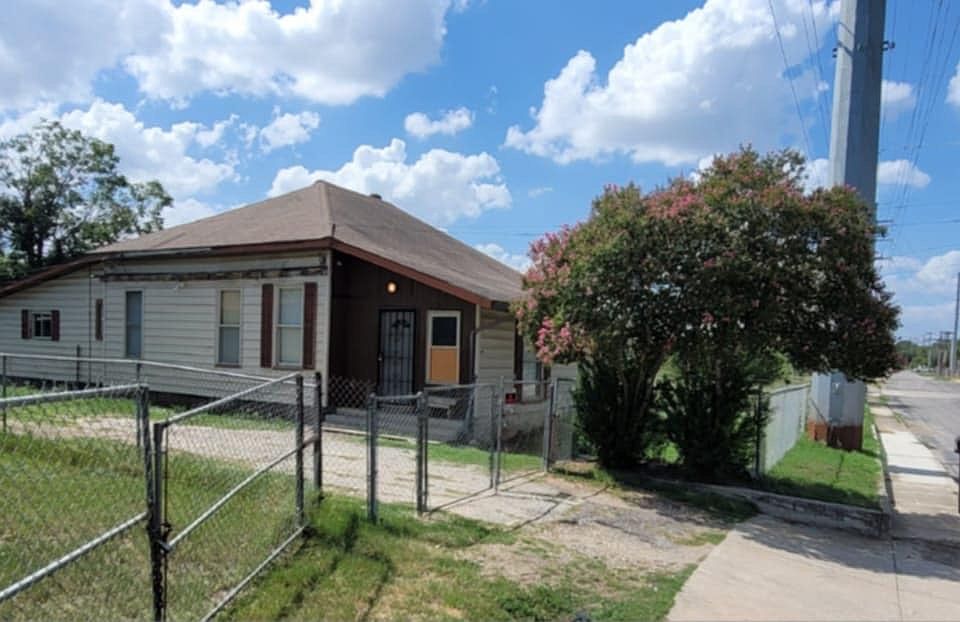 1st image of 8939 Garnett Ave