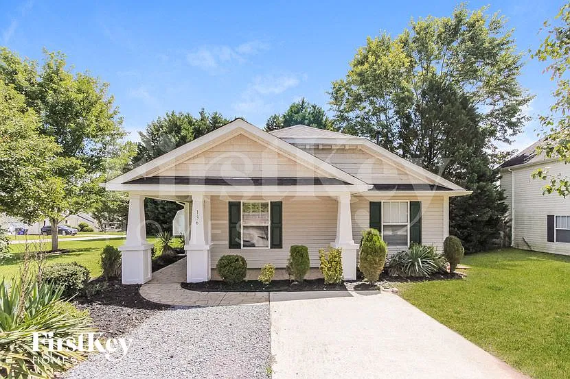 3 bed, 2.0 bath, 1129 sqft, $2,030 — Photo 1