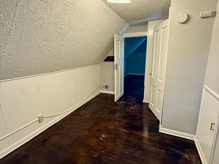415 Weston Ave — Photo 18