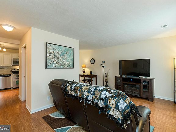 5th image of 811 Madison Ct
