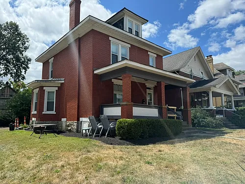 113 E Oakland Ave Photo 1