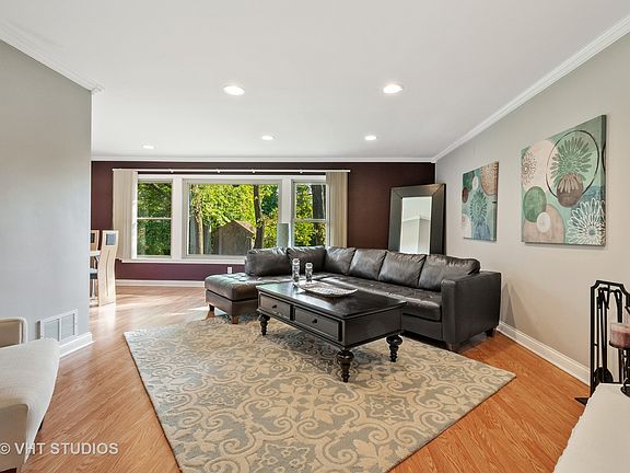 3rd image of 1511 S Sunset Dr