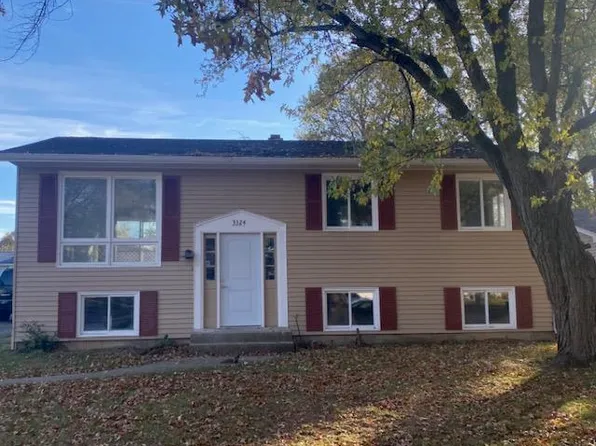 3324 New England Dr, Rockford, IL 61109