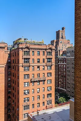 Sold by Compass | media 7