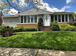 544 Cedarwood Dr, Cedarhurst, NY 11516